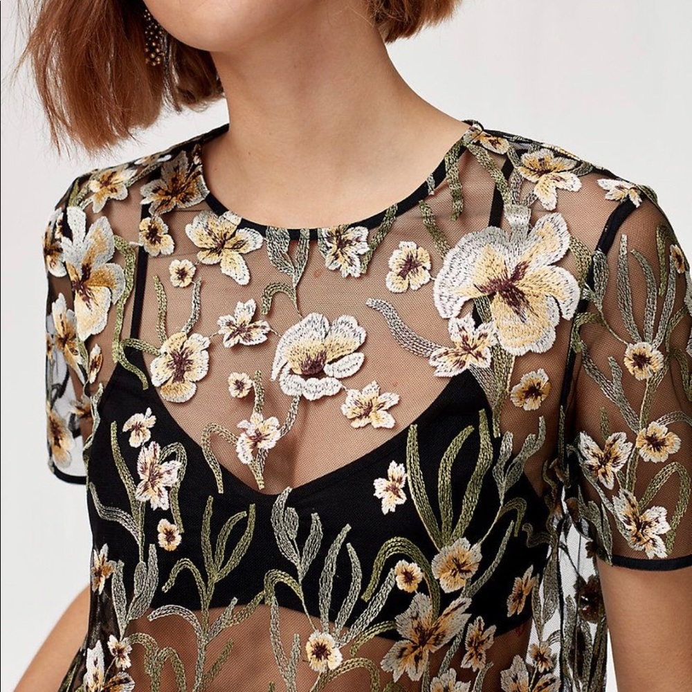 Aritzia Little Moon Blouse Floral NWT - Picture 3 of 7